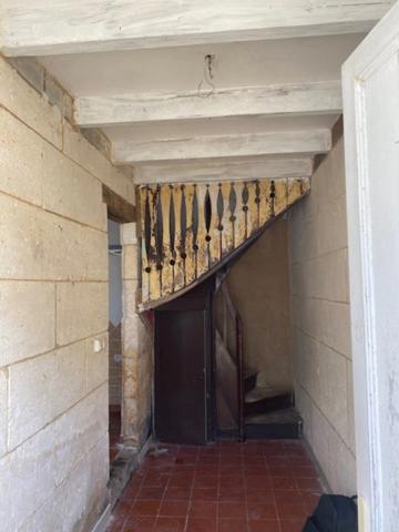 Belle maison en pierres, au coeur du village de Villebois-Lavalette