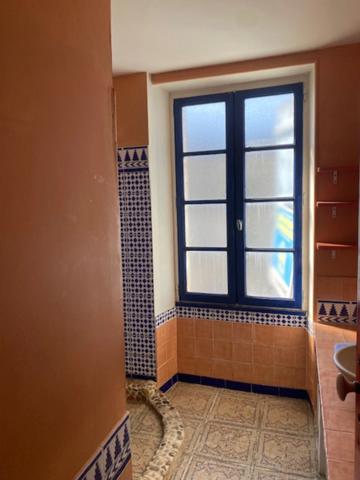 Belle maison en pierres, au coeur du village de Villebois-Lavalette