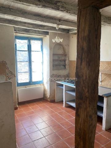 Belle maison en pierres, au coeur du village de Villebois-Lavalette