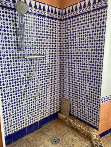 Belle maison en pierres, au coeur du village de Villebois-Lavalette