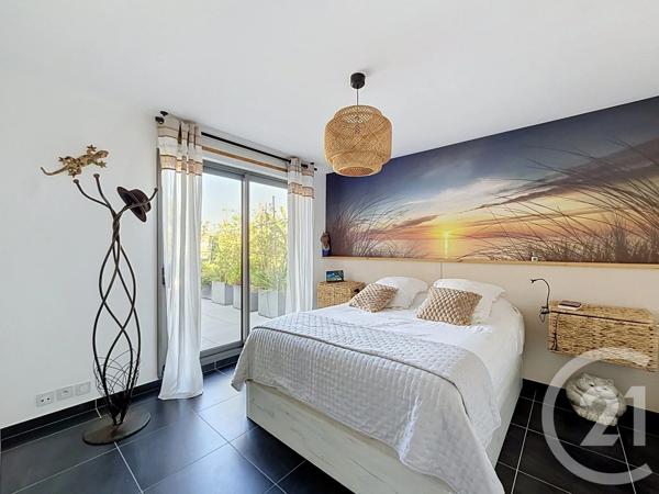 Appartement T4 à vendre  4 pièces - 89,09 m 2   FREJUS  - 83
