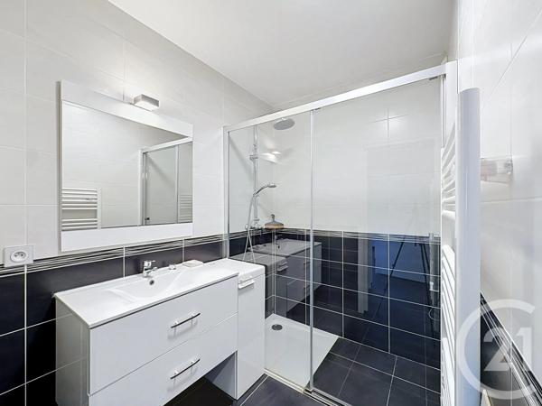 Appartement T4 à vendre  4 pièces - 89,09 m 2   FREJUS  - 83