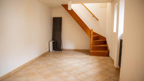 Appartement de 47 m² au cœur du centre historique de Dourdan, alliant charme, praticité et qualité de vie.