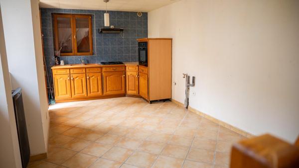 Appartement de 47 m² au cœur du centre historique de Dourdan, alliant charme, praticité et qualité de vie.