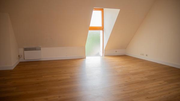 Appartement de 47 m² au cœur du centre historique de Dourdan, alliant charme, praticité et qualité de vie.