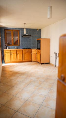 Appartement de 47 m² au cœur du centre historique de Dourdan, alliant charme, praticité et qualité de vie.