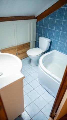 Appartement de 47 m² au cœur du centre historique de Dourdan, alliant charme, praticité et qualité de vie.