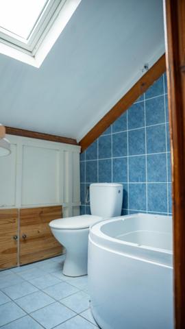 Appartement de 47 m² au cœur du centre historique de Dourdan, alliant charme, praticité et qualité de vie.