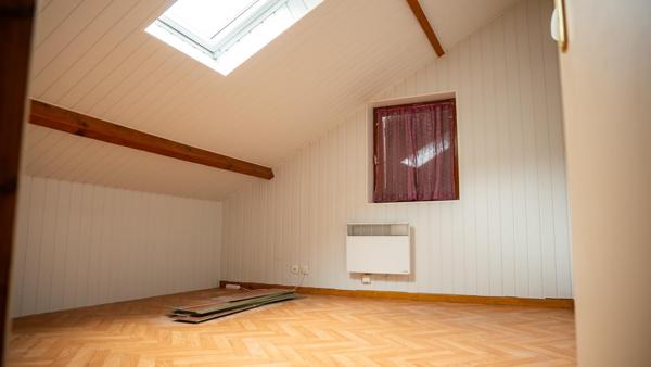 Appartement de 47 m² au cœur du centre historique de Dourdan, alliant charme, praticité et qualité de vie.