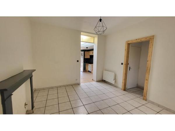 "En exclusivité", située sur la commune de Saint-Amand les eaux, maison de ville de 86 m2 habitables.