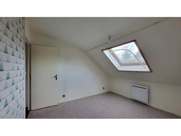 "En exclusivité", située sur la commune de Saint-Amand les eaux, maison de ville de 86 m2 habitables.