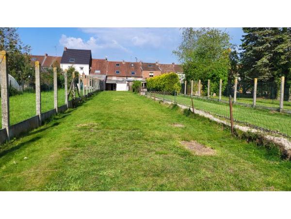"En exclusivité", située sur la commune de Saint-Amand les eaux, maison de ville de 86 m2 habitables.