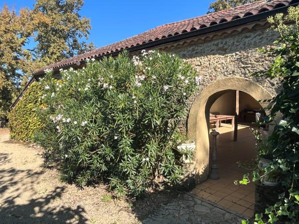Dpt Gers (32), à vendre NOGARO proche, TRES ELEGANTE PROPRIETE RURALE sur 4.5 hectares, MAISON de MAITRE, GITE, deux piscines neuves, parc séculaire, SANS NUISANCE