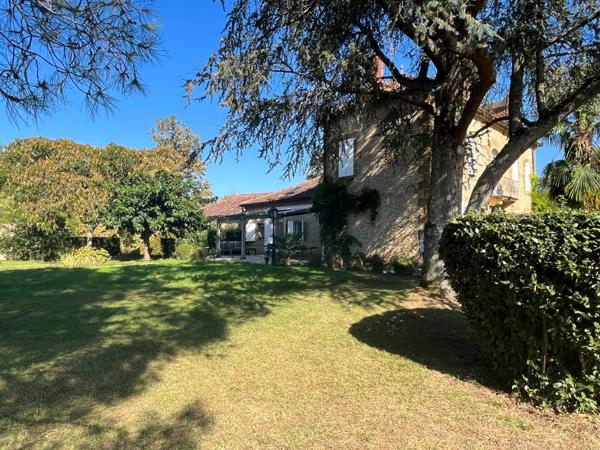 Dpt Gers (32), à vendre NOGARO proche, TRES ELEGANTE PROPRIETE RURALE sur 4.5 hectares, MAISON de MAITRE, GITE, deux piscines neuves, parc séculaire, SANS NUISANCE