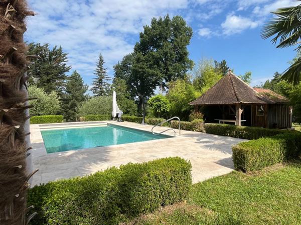 Dpt Gers (32), à vendre NOGARO proche, TRES ELEGANTE PROPRIETE RURALE sur 4.5 hectares, MAISON de MAITRE, GITE, deux piscines neuves, parc séculaire, SANS NUISANCE