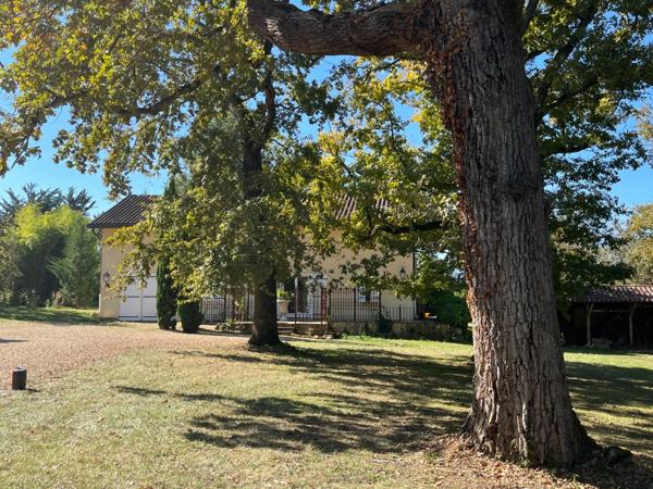 Dpt Gers (32), à vendre NOGARO proche, TRES ELEGANTE PROPRIETE RURALE sur 4.5 hectares, MAISON de MAITRE, GITE, deux piscines neuves, parc séculaire, SANS NUISANCE