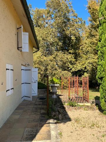 Dpt Gers (32), à vendre NOGARO proche, TRES ELEGANTE PROPRIETE RURALE sur 4.5 hectares, MAISON de MAITRE, GITE, deux piscines neuves, parc séculaire, SANS NUISANCE