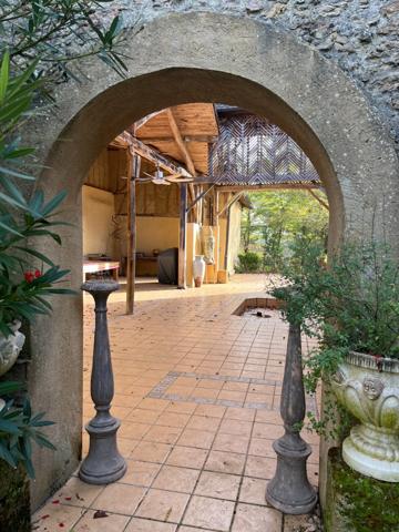 Dpt Gers (32), à vendre NOGARO proche, TRES ELEGANTE PROPRIETE RURALE sur 4.5 hectares, MAISON de MAITRE, GITE, deux piscines neuves, parc séculaire, SANS NUISANCE