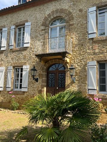Dpt Gers (32), à vendre NOGARO proche, TRES ELEGANTE PROPRIETE RURALE sur 4.5 hectares, MAISON de MAITRE, GITE, deux piscines neuves, parc séculaire, SANS NUISANCE