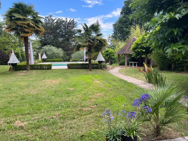 Dpt Gers (32), à vendre NOGARO proche, TRES ELEGANTE PROPRIETE RURALE sur 4.5 hectares, MAISON de MAITRE, GITE, deux piscines neuves, parc séculaire, SANS NUISANCE