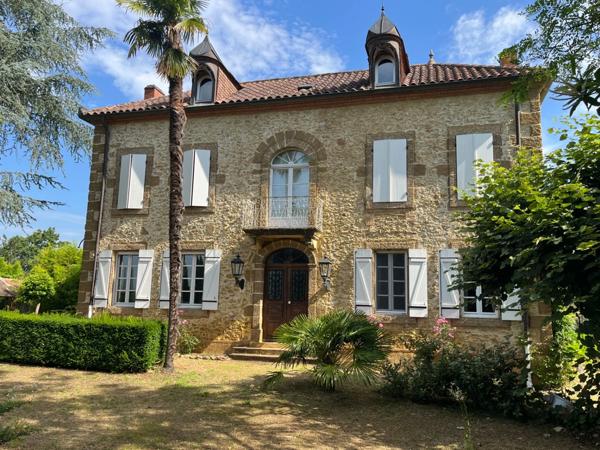 Dpt Gers (32), à vendre NOGARO proche, TRES ELEGANTE PROPRIETE RURALE sur 4.5 hectares, MAISON de MAITRE, GITE, deux piscines neuves, parc séculaire, SANS NUISANCE