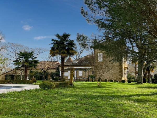 Dpt Gers (32), à vendre NOGARO proche, TRES ELEGANTE PROPRIETE RURALE sur 4.5 hectares, MAISON de MAITRE, GITE, deux piscines neuves, parc séculaire, SANS NUISANCE