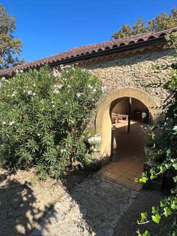 Dpt Gers (32), à vendre NOGARO proche, TRES ELEGANTE PROPRIETE RURALE sur 4.5 hectares, MAISON de MAITRE, GITE, deux piscines neuves, parc séculaire, SANS NUISANCE