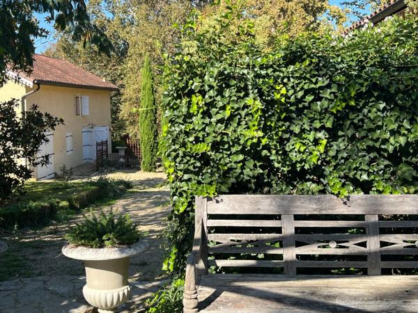 Dpt Gers (32), à vendre NOGARO proche, TRES ELEGANTE PROPRIETE RURALE sur 4.5 hectares, MAISON de MAITRE, GITE, deux piscines neuves, parc séculaire, SANS NUISANCE