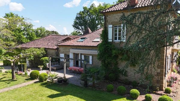 Dpt Gers (32), à vendre NOGARO proche, TRES ELEGANTE PROPRIETE RURALE sur 4.5 hectares, MAISON de MAITRE, GITE, deux piscines neuves, parc séculaire, SANS NUISANCE