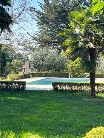 Dpt Gers (32), à vendre NOGARO proche, TRES ELEGANTE PROPRIETE RURALE sur 4.5 hectares, MAISON de MAITRE, GITE, deux piscines neuves, parc séculaire, SANS NUISANCE