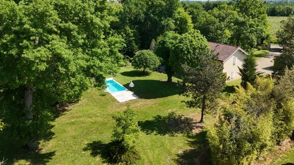 Dpt Gers (32), à vendre NOGARO proche, TRES ELEGANTE PROPRIETE RURALE sur 4.5 hectares, MAISON de MAITRE, GITE, deux piscines neuves, parc séculaire, SANS NUISANCE