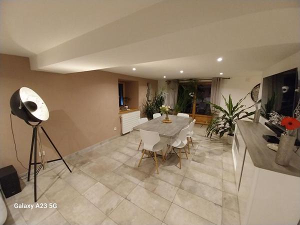 À Vendre Maison Divisible en 3 Logements