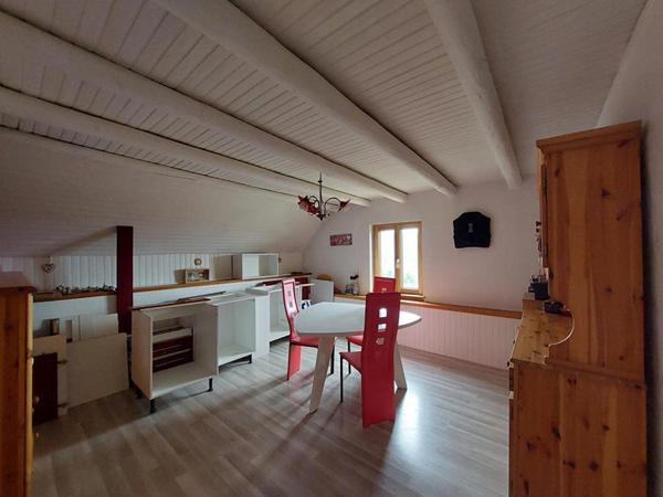 À Vendre Maison Divisible en 3 Logements