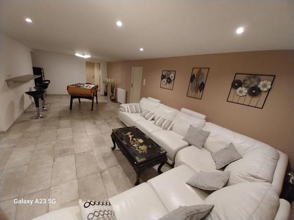 À Vendre Maison Divisible en 3 Logements