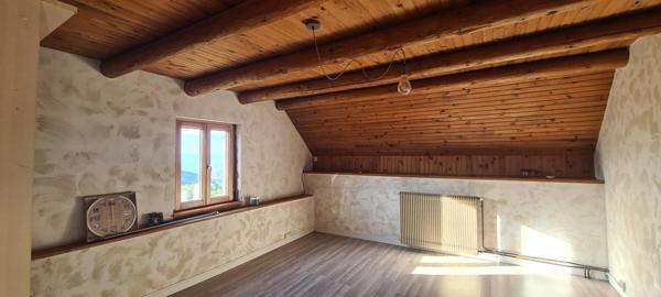À Vendre Maison Divisible en 3 Logements
