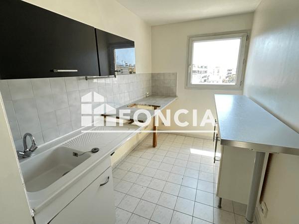 Location Appartement 2 pièces 49.3 m² - 4 SQUARE DES FRERES AMBROGIANI Marseille 13008