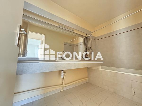 Location Appartement 2 pièces 49.3 m² - 4 SQUARE DES FRERES AMBROGIANI Marseille 13008