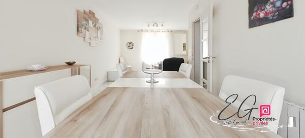 Maison rénovée 3 chambres avec jardin clos et deux places de parking