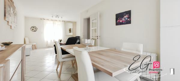 Maison rénovée 3 chambres avec jardin clos et deux places de parking
