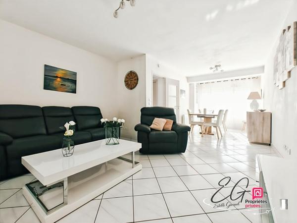Maison rénovée 3 chambres avec jardin clos et deux places de parking