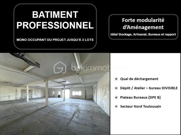 Opportunité à saisir pour investisseurs et professionnels :

Local polyvalent et évolutif, combinant bureaux, espaces de stockage et d’entrepôt ainsi qu’un logement de fonction, offrant de multiples possibilités d’exploitation et un fort potentiel de rendement locatif.

Venez découvrir cet ensemble immobilier mixte idéalement situé dans une zone d'activité à 5 minutes de Fronton et proche de l'A62 (à 13 minutes de la sortie Eurocentre), à 18km de Montauban Grand Sud Logistique et à 25 minutes de la zone industrielle de Fondeyre (et du périphérique toulousain).

Le bâtiment, pourvu de quai de déchargement, est composé de 2 plateaux de 350m² environ + une partie aménageable de plus de 200m². La parcelle de près de 2000 m² permet d’accueillir de nombreux véhicules ainsi que l’accès aux poids lourds.

Au rez-de-chaussée, la partie dédiée à l’activité professionnelle est divisible grâce à différentes entrées indépendantes. Elle comprend plusieurs bureaux et des espaces pouvant être exploités en stockage, atelier, showroom etc…

A l’étage (accès indépendant par l’extérieur), le logement de fonction de 191m² loi carrez climatisé et très bien isolé avec un DPE B, peut facilement être transformé en bureaux. Une pièce carrelée de 150m² non cloisonnée avec une grande hauteur sous plafond complète ce plateau. En bonus, des combles aménageable sur ourdis de plus de 200m² avec une belle hauteur sous plafond est aménageable en fonction de votre projet et de vos besoins.

Cet ensemble immobilier s'adapte immédiatement à 3 schémas d'exploitation :
•	Siège d'entreprise complet : Atelier/dépôt/stockage de plain-pied au RDC + plateau de bureaux/showroom de standing à l'étage (DPE B, climatisé).
•	Occupant bailleur : Implantez votre société sur une partie du bâtiment et louez le surplus pour autofinancer une grande partie de votre crédit.
•	Investisseur pure (jusqu'à 3 lots) : Division aisée en 3 unités professionnelles/tertiaires pour maximiser le cash-flow et diluer le risque de vacance (baux commerciaux et professionnels).

Points forts :
•	Bâtiment indépendant avec places de parking privatives.
•	Configuration technique permettant une séparation rapide des accès et des compteurs.
•	Plateau supérieur très économe et clés en main (DPE B).

Contactez-nous directement pour échanger sur la faisabilité de votre projet.