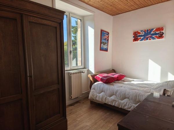 Maison située dans le bourg de Roz-sur-Couesnon