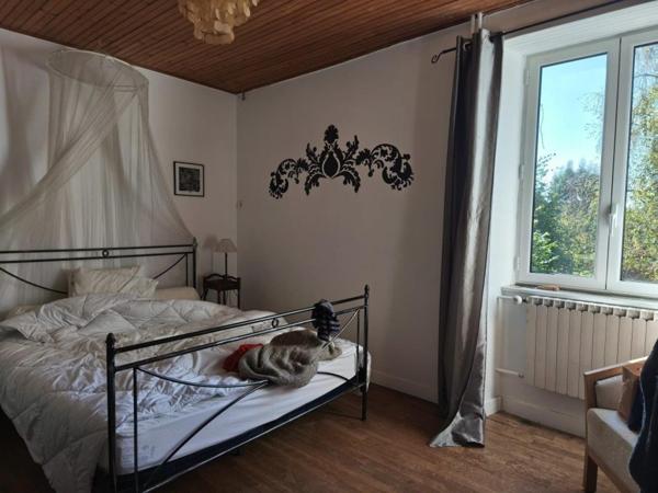 Maison située dans le bourg de Roz-sur-Couesnon