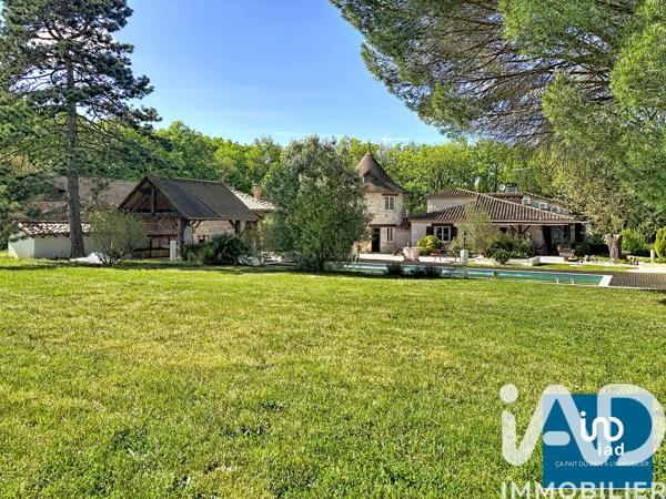 Maison à vendre 10 pièces 285 m² Ayguetinte