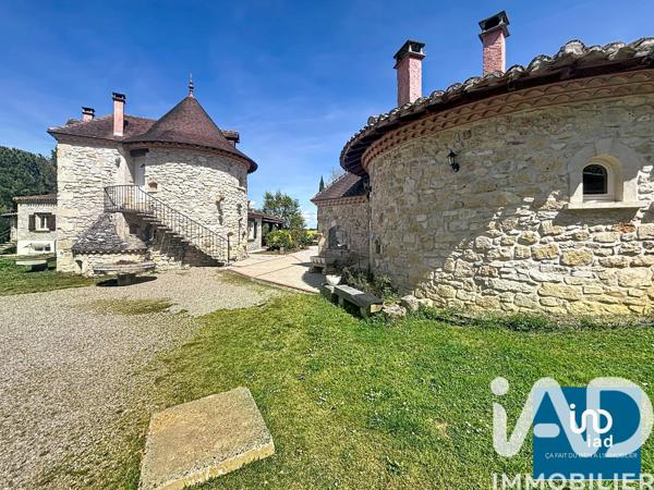 Maison à vendre 10 pièces 285 m² Ayguetinte