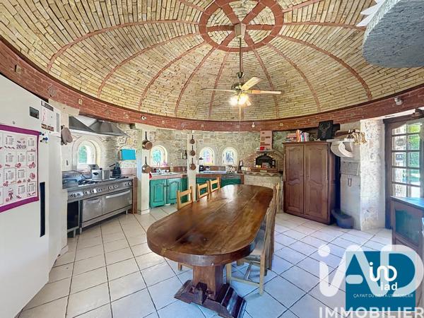 Maison à vendre 10 pièces 285 m² Ayguetinte