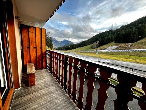 Studio cabine de 23m2 avec balcon et casier à ski  offrant une vue dégagée