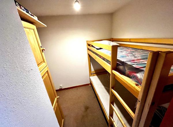 Studio cabine de 23m2 avec balcon et casier à ski  offrant une vue dégagée