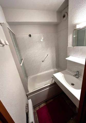 Studio cabine de 23m2 avec balcon et casier à ski  offrant une vue dégagée