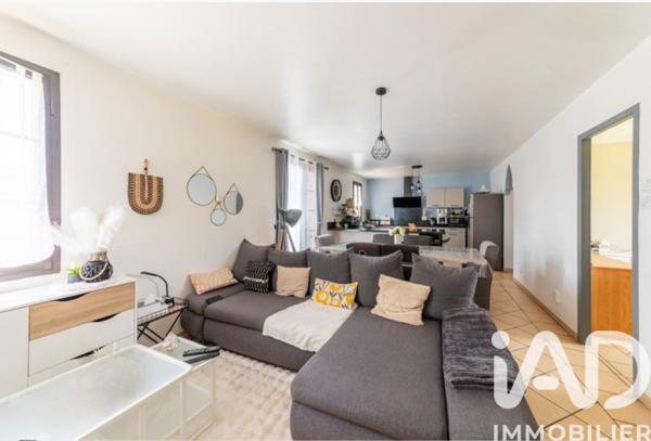 Maison à vendre 5 pièces 118 m² Saint-Hilaire-de-Lusignan